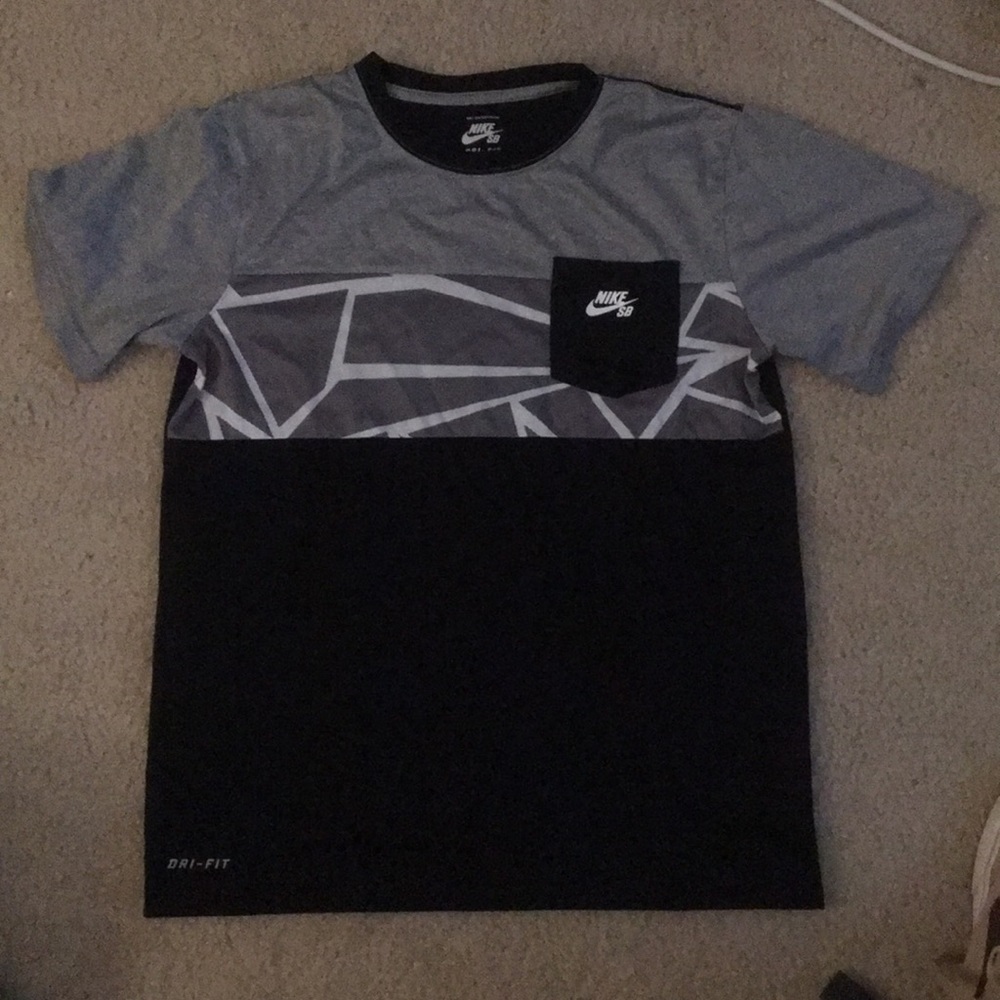 Nike sb dri-fit t-shirt boys XL